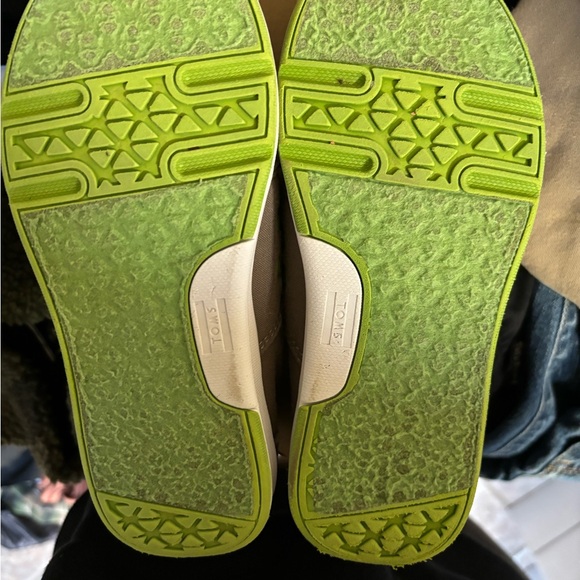 TOMS YSneakers - Picture 3 of 3